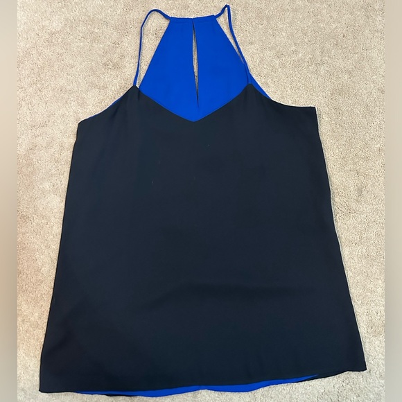 Express Reversible Barcelona V-neck Tank - Picture 3 of 3